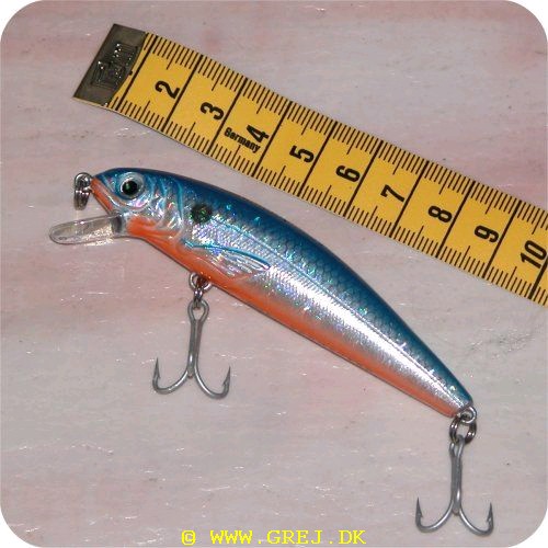 036282818385 - Tormentor wobler - 9 cm. (Blå/Sølv/Orange)<BR>(Org. titel : H-SKB)<BR>Tormentor er en effektiv og letkastet kystwobler, som har haft stor fremgang i den seneste år. Indbyggede raslekugler hidser fiskene til hug under indspinningen. Flash-farverne og den holografiske finish giver et naturtro indtryk, som de færreste fisk kan modstå. En wobler med et meget bredt anvendelsesområde. Fra trolling efter laks til ørredspin i vandløbet. Kan sågar "jerkes" ved geddefiskeri.