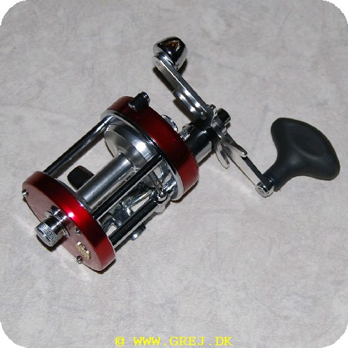 036282862234 - Abu Ambassadeur - Model 7001i# Line kapasitet : 325m/0.40mm# Vægt : 597 gram# Udveksling : 4.1:1# Line/Omdrejning : 55 cm# Kugle/rullelejer : Bushing# Præcisionsskåret drev# Traditionel kvalitet og design# Multi-disc bremse med teflonbelægning# Dual Cast kontrol# Bronzebøsninger# Den originale Ambassadeur  LH= Venstre hånds