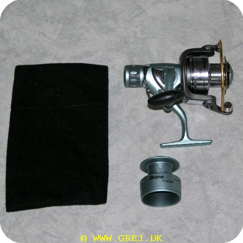 5707549195994 - Viva Dione ZR3000R spinnehjul med bagbremse<LI>Vægt 290g<LI>Antal kuglelejer 4<LI>Rulleleje 1<LI>Linekapasitet 0.20/240 - 0.25/200 - 0.30/140<LI>Ekstra spole i grafit