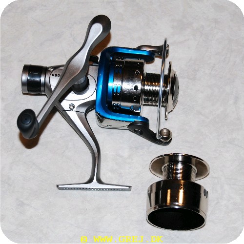 5707549212776 - Viva Mimas TR5000R - Grafite body/spool + ekstra spool - 0,35 mm/200 m<BR><LI>1 ball bearing</LI><LI>Gear ratio 5.5:1</LI><LI>S-stroke system</LI><LI>Long casting spool</LI><LI>Anti-twist system</LI><LI>Balanced rotor system</LI><LI>0.35/200 - 0.40/160 - 0.45/120</LI>