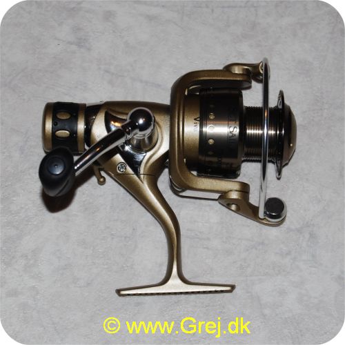 5707549229644 - Set Sail TR3000R<BR><LI>Kuglelejer : 7</LI><LI>Rullelejer : 1</LI><LI>Gear Ratio : 5.0:1</LI><LI>Linekapasitet 0.20/240 - 0.25/200 - 0.30/140</LI><LI>LÃ¯Â¿Â½ngde 14.5 cm</LI><LI>VÃ¯Â¿Â½gt uden snÃ¯Â¿Â½rre : 275 gram</LI><LI>Med ekstra spole</LI>Ny model - ny farve: Lysebrun