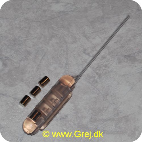 710-288S-20 - Lawson bombarda flåd 20+g - g=5gram - Du sætter en flåd på linen og kan nu skifte mellem vægten på 20 gram. 25 gram. 30 gram. 35 gram og 40 gram uden at tage bombardaen af. ved at have forskellige antal vægtlodder i. Der med er det op til dig hvor dybt du vil fiske.
